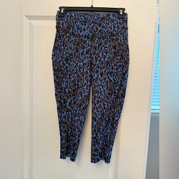 NWT Lululemon Cropped Base Pace Leggings - Picture 1 of 5
